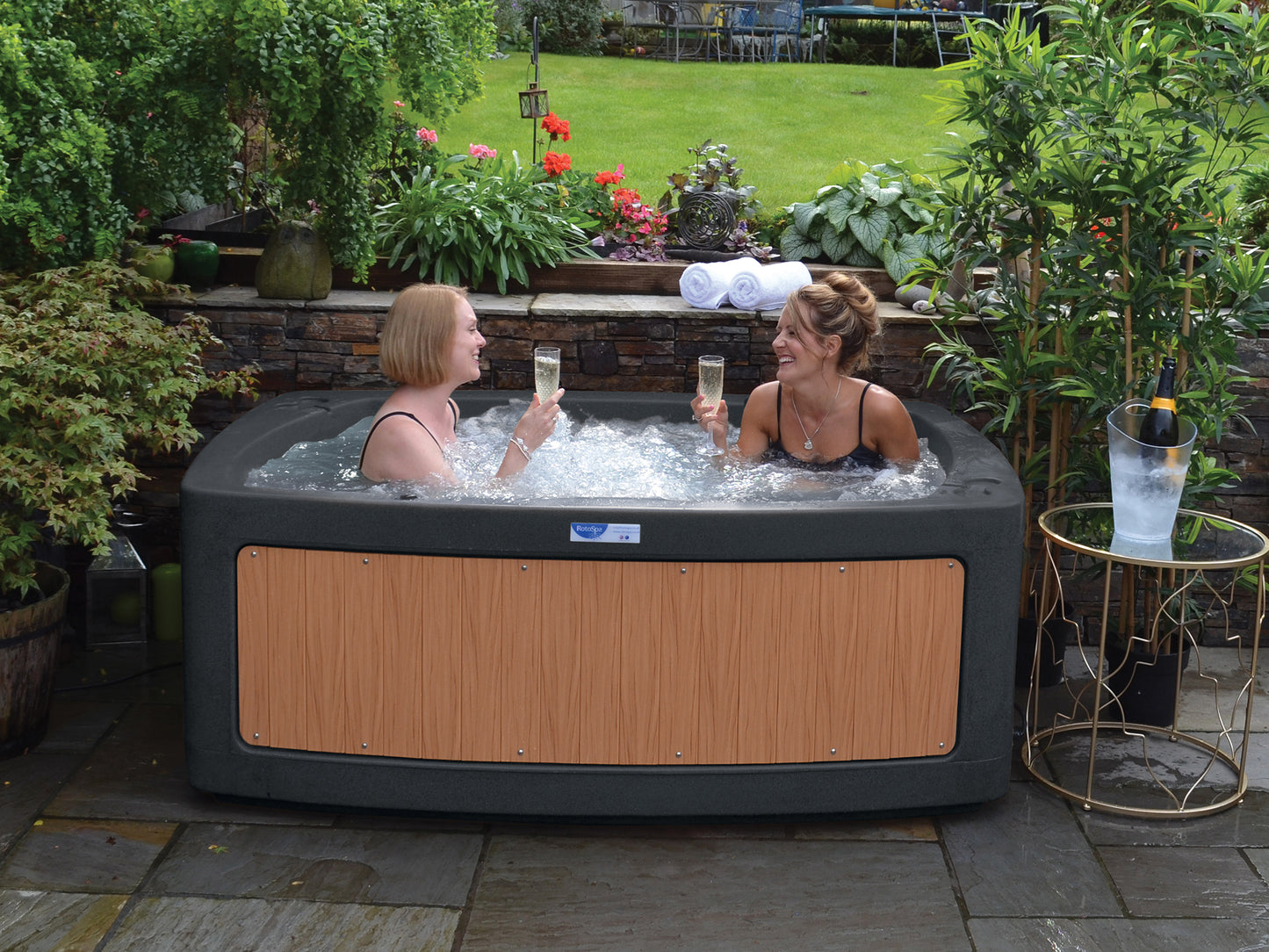 DuoSpa S080: The ultimate 2 person hot tub