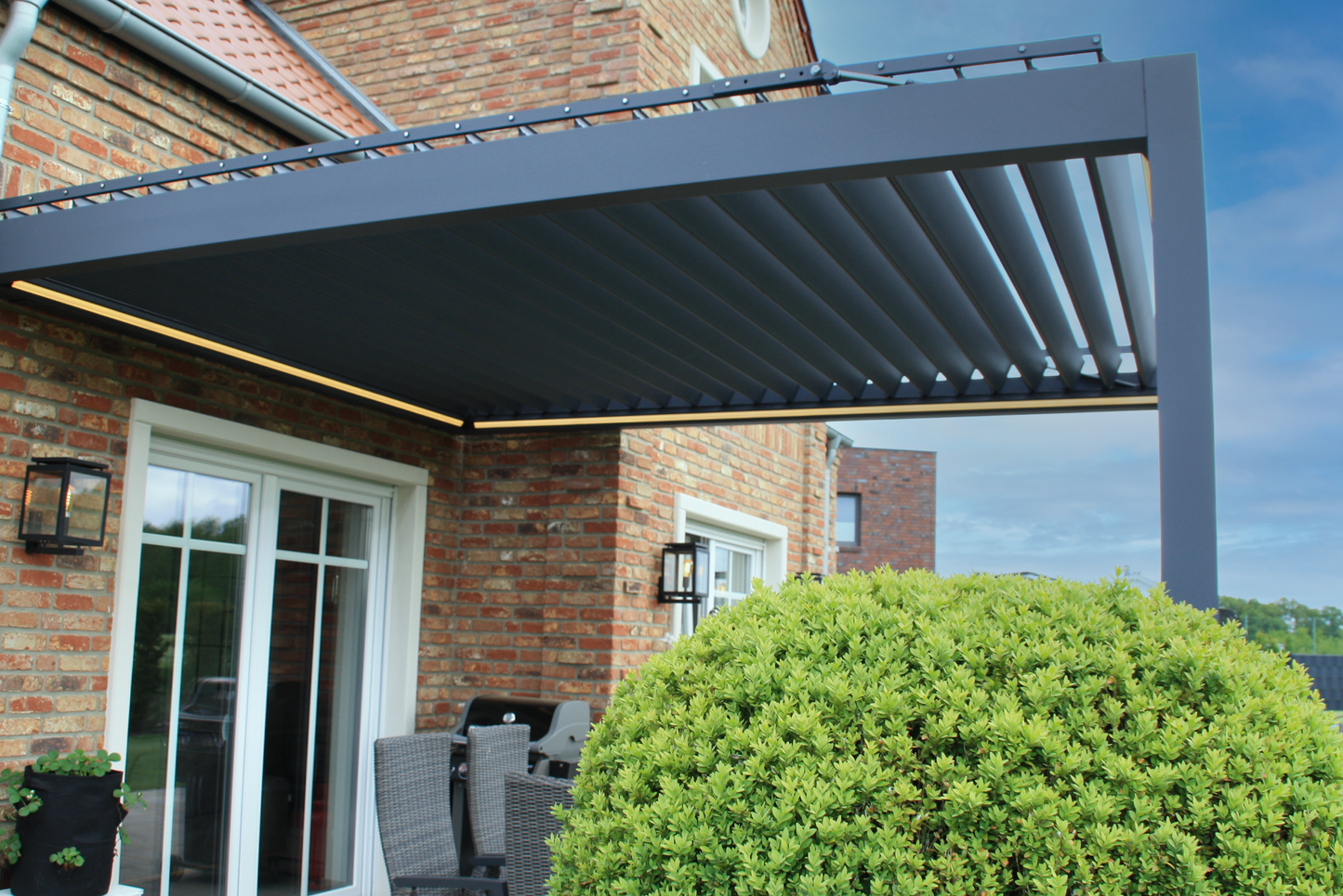 Wall mounted Pergola - The Deluxe Pine - 5 x 3M